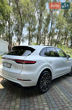 Позашляховик / Кросовер Porsche Cayenne 2019 в 