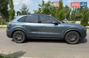 Внедорожник / Кроссовер Porsche Cayenne 2017 в 
