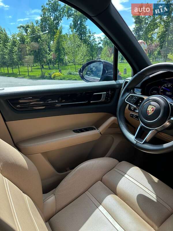 Внедорожник / Кроссовер Porsche Cayenne 2018 в Киеве