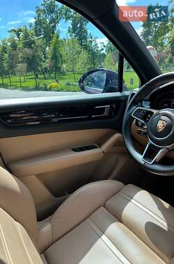 Внедорожник / Кроссовер Porsche Cayenne 2018 в 