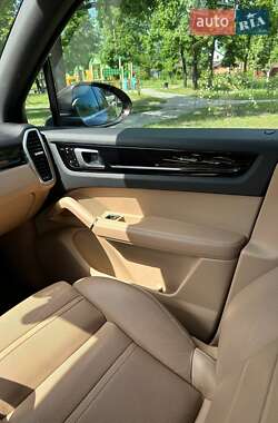 Внедорожник / Кроссовер Porsche Cayenne 2018 в 