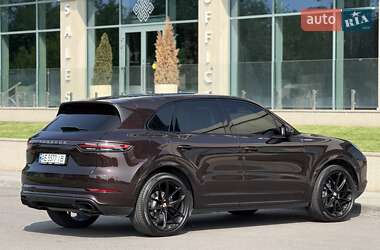 Внедорожник / Кроссовер Porsche Cayenne 2021 в 