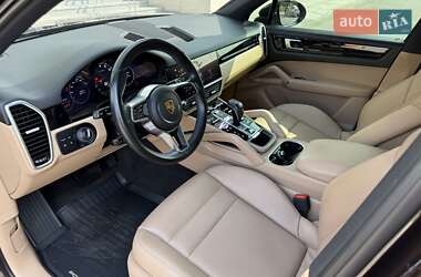 Внедорожник / Кроссовер Porsche Cayenne 2021 в 