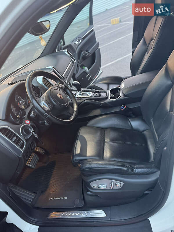 Позашляховик / Кросовер Porsche Cayenne 2011 в Львові