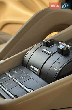 Внедорожник / Кроссовер Porsche Cayenne 2012 в 