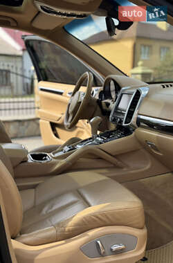 Внедорожник / Кроссовер Porsche Cayenne 2012 в 