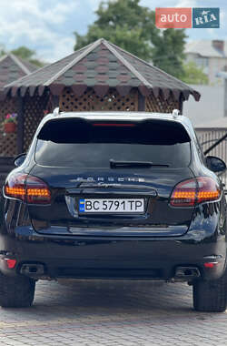 Внедорожник / Кроссовер Porsche Cayenne 2012 в 