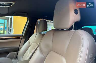 Внедорожник / Кроссовер Porsche Cayenne 2012 в 