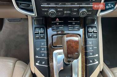 Внедорожник / Кроссовер Porsche Cayenne 2012 в 