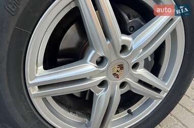 Внедорожник / Кроссовер Porsche Cayenne 2012 в 
