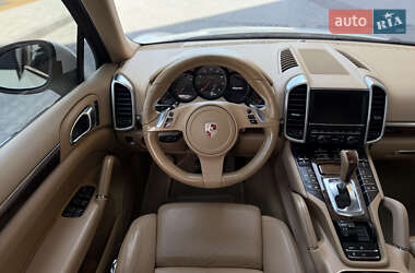 Внедорожник / Кроссовер Porsche Cayenne 2010 в 