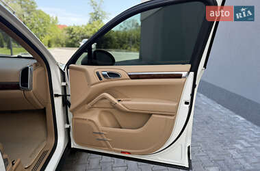 Внедорожник / Кроссовер Porsche Cayenne 2010 в 