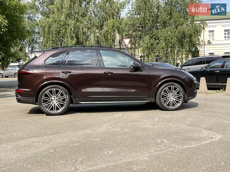 Внедорожник / Кроссовер Porsche Cayenne 2015 в Киеве
