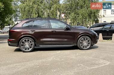 Внедорожник / Кроссовер Porsche Cayenne 2015 в 