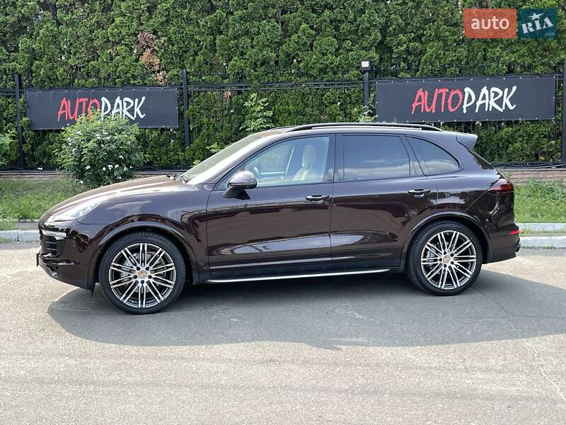Внедорожник / Кроссовер Porsche Cayenne 2015 в Киеве