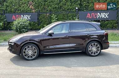 Внедорожник / Кроссовер Porsche Cayenne 2015 в 