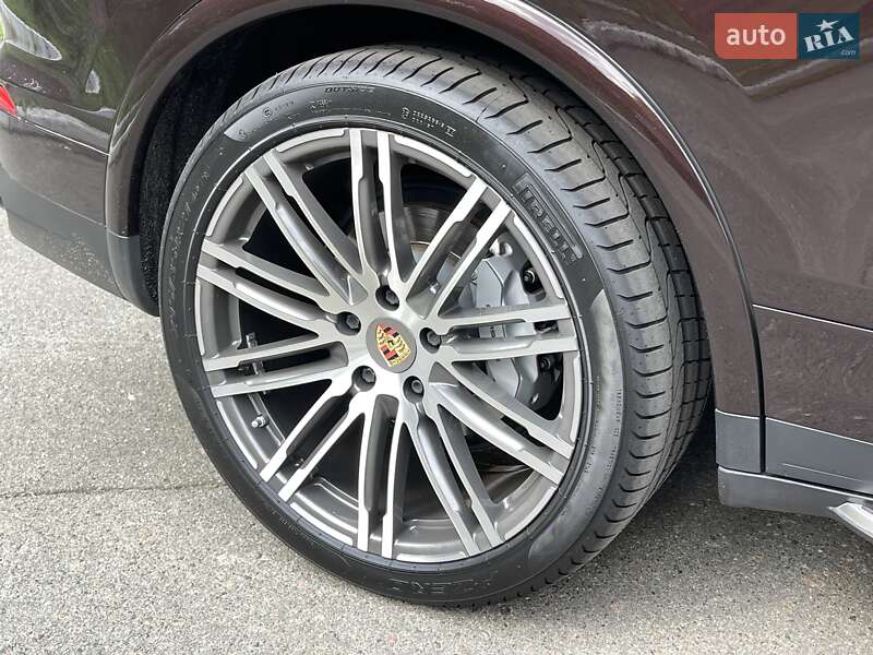 Внедорожник / Кроссовер Porsche Cayenne 2015 в Киеве