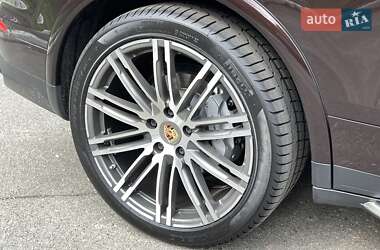 Внедорожник / Кроссовер Porsche Cayenne 2015 в 