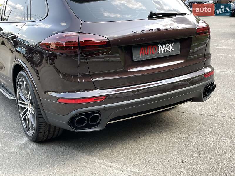 Внедорожник / Кроссовер Porsche Cayenne 2015 в Киеве