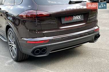 Внедорожник / Кроссовер Porsche Cayenne 2015 в 