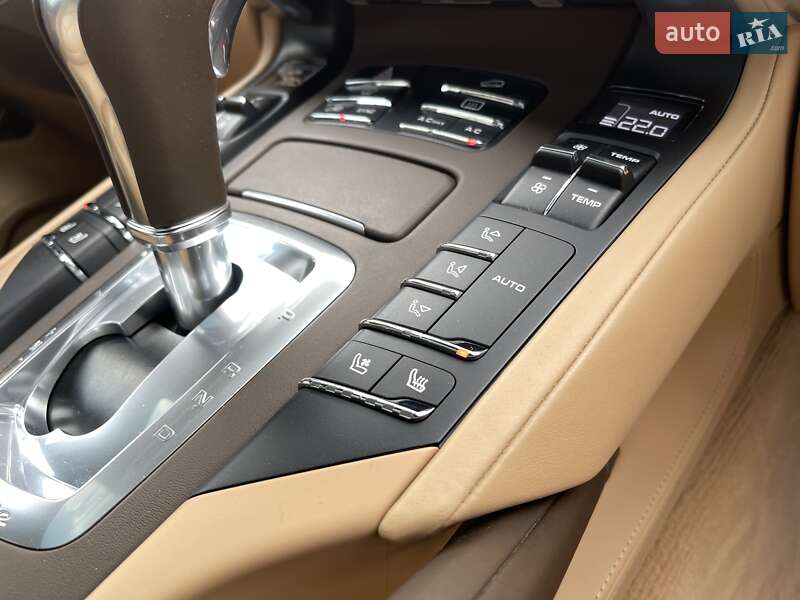 Внедорожник / Кроссовер Porsche Cayenne 2015 в Киеве