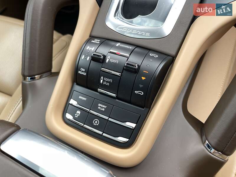 Внедорожник / Кроссовер Porsche Cayenne 2015 в Киеве