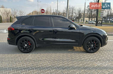 Внедорожник / Кроссовер Porsche Cayenne 2014 в 