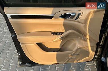 Внедорожник / Кроссовер Porsche Cayenne 2014 в 