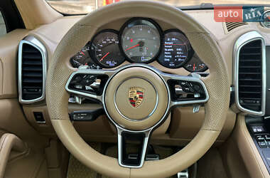 Внедорожник / Кроссовер Porsche Cayenne 2014 в 