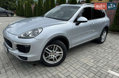 Внедорожник / Кроссовер Porsche Cayenne 2015 в 