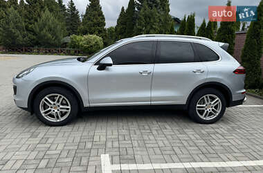 Внедорожник / Кроссовер Porsche Cayenne 2015 в 