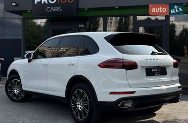 Внедорожник / Кроссовер Porsche Cayenne 2016 в 