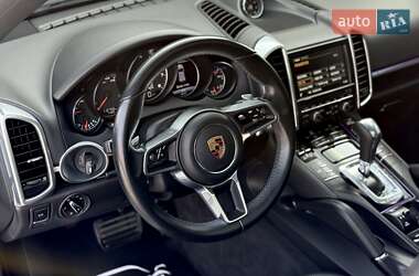 Внедорожник / Кроссовер Porsche Cayenne 2016 в 