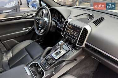Внедорожник / Кроссовер Porsche Cayenne 2016 в 