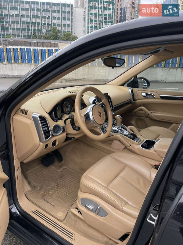 Позашляховик / Кросовер Porsche Cayenne 2012 в Києві