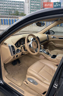 Внедорожник / Кроссовер Porsche Cayenne 2012 в 