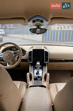 Внедорожник / Кроссовер Porsche Cayenne 2012 в 