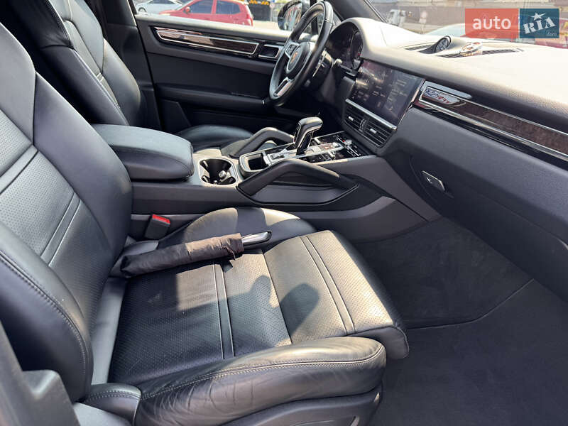 Внедорожник / Кроссовер Porsche Cayenne 2018 в Киеве