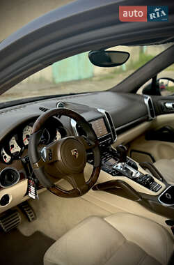 Внедорожник / Кроссовер Porsche Cayenne 2010 в 