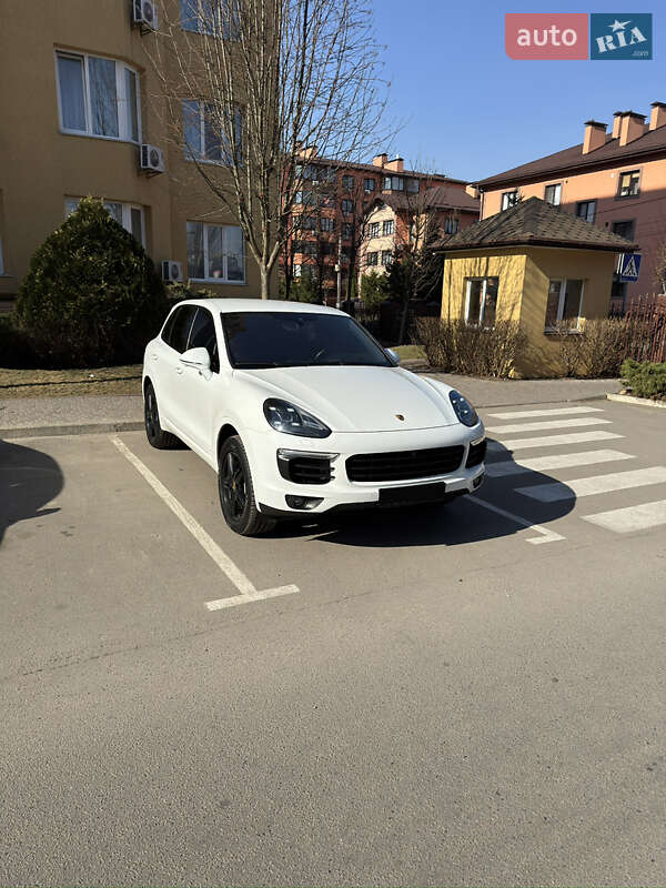 Внедорожник / Кроссовер Porsche Cayenne 2016 в Софиевской Борщаговке
