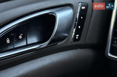 Внедорожник / Кроссовер Porsche Cayenne 2012 в 