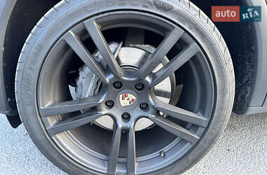 Внедорожник / Кроссовер Porsche Cayenne 2012 в 