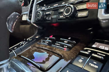 Внедорожник / Кроссовер Porsche Cayenne 2012 в 