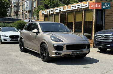 Позашляховик / Кросовер Porsche Cayenne 2015 в Києві