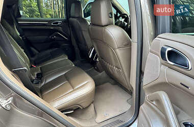 Внедорожник / Кроссовер Porsche Cayenne 2012 в 