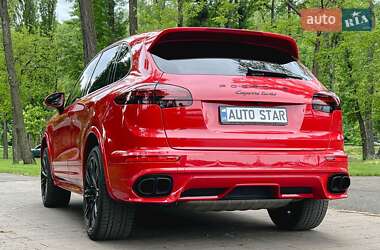 Внедорожник / Кроссовер Porsche Cayenne 2015 в 