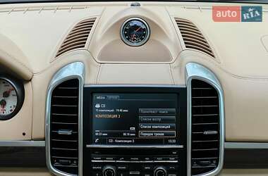 Внедорожник / Кроссовер Porsche Cayenne 2015 в 