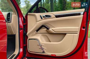 Внедорожник / Кроссовер Porsche Cayenne 2015 в 