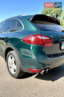 Внедорожник / Кроссовер Porsche Cayenne 2012 в 