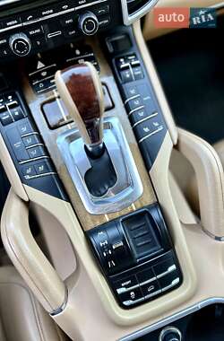 Внедорожник / Кроссовер Porsche Cayenne 2012 в 